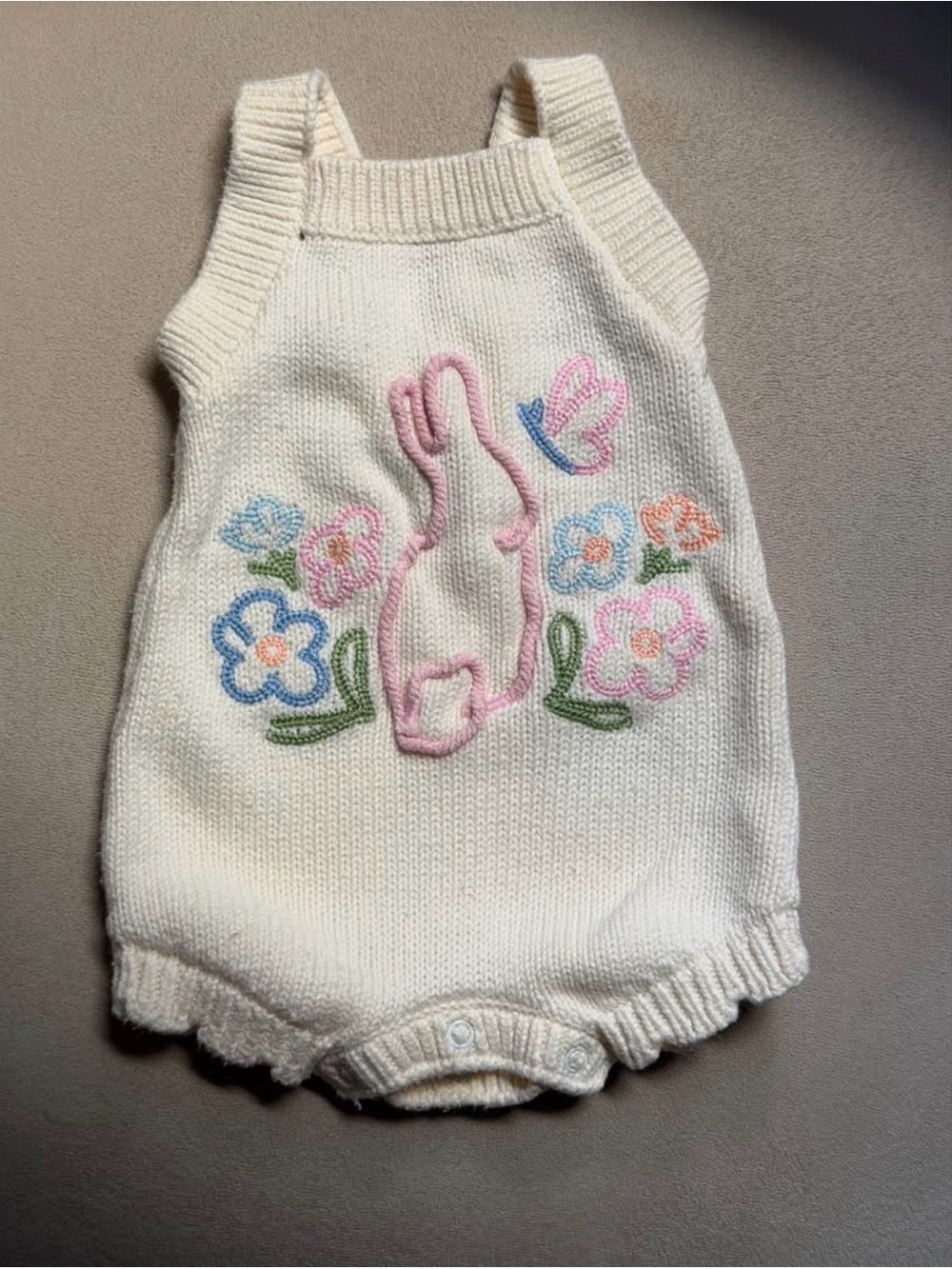 0-3m Cream Knit Baby Girl Romper with Pink Bunny & Floral Embroidery